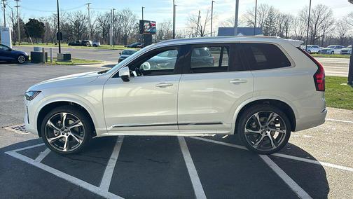 Crystal White Pearl 2026 Volvo XC90 B5 Core