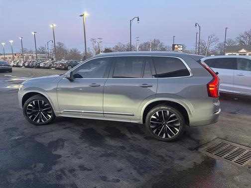 2025 Volvo XC90 B5 Plus