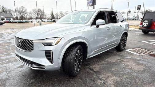 2025 Volvo XC90 B5 Plus