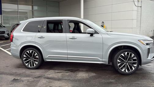 2025 Volvo XC90 B5 Plus