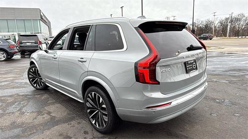 2025 Volvo XC90 B5 Plus