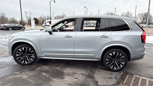 2025 Volvo XC90 B5 Plus