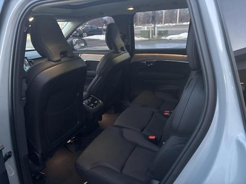 2025 Volvo XC90 B5 Plus