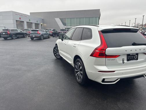 2025 Volvo XC60 B5 Plus