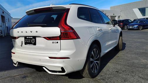 2025 Volvo XC60 B5 Plus