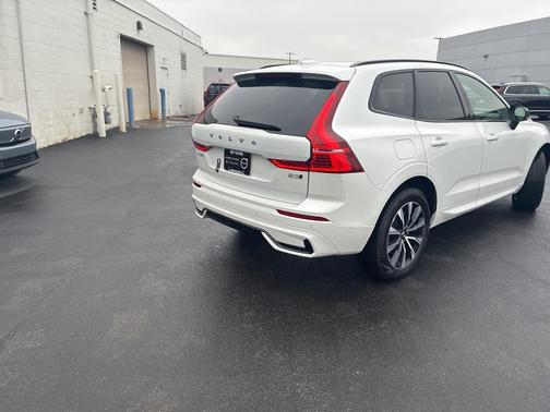 2025 Volvo XC60 B5 Plus