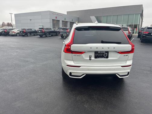 2025 Volvo XC60 B5 Plus