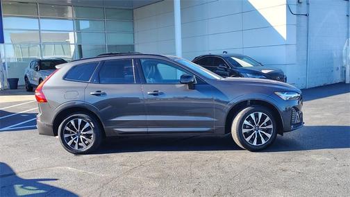 2023 Volvo XC60 B5 Plus Dark Theme