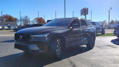 2023 Volvo XC60 B5 Plus Dark Theme