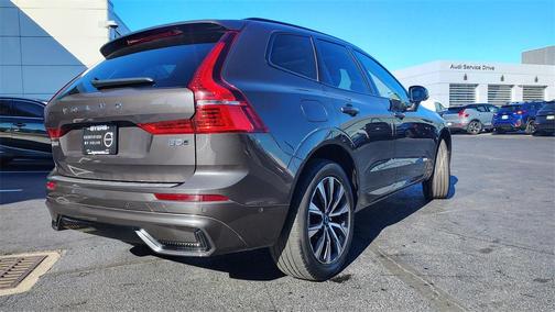 2023 Volvo XC60 B5 Plus Dark Theme