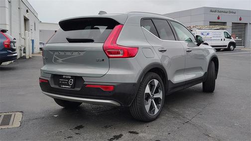 2025 Volvo XC40 B5 Plus Bright Theme