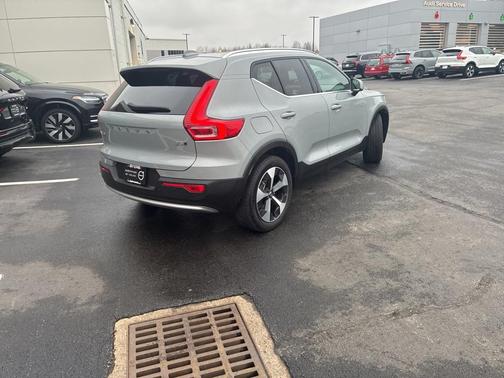 2025 Volvo XC40 B5 Plus Bright Theme