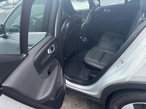 2025 Volvo XC40 B5 Plus Bright Theme