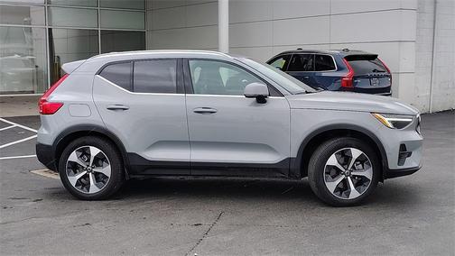 2025 Volvo XC40 B5 Plus Bright Theme