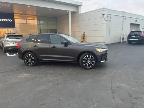 2025 Volvo XC60 B5 Plus