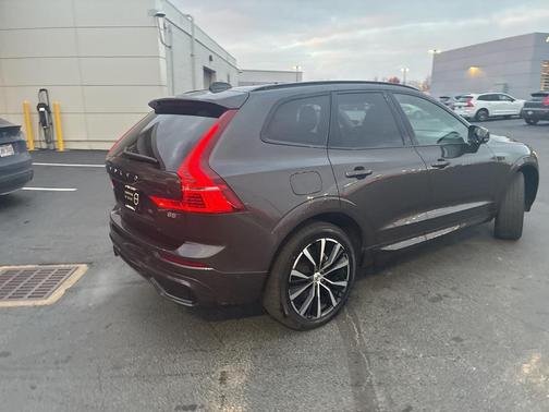 2025 Volvo XC60 B5 Plus