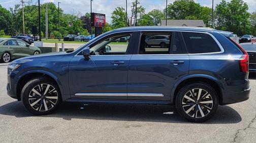 2025 Volvo XC90 B5 Core