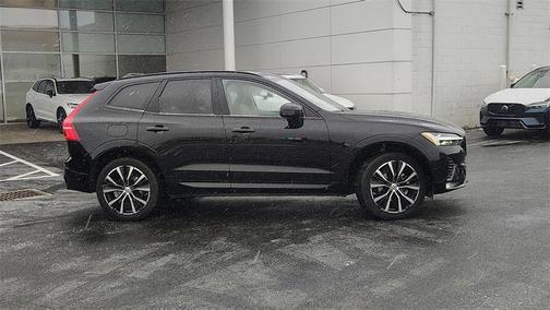 2023 Volvo XC60 B5 Plus Dark Theme