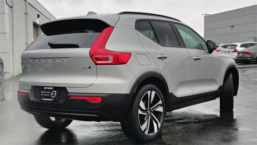 2025 Volvo XC40 B5 Plus Dark Theme