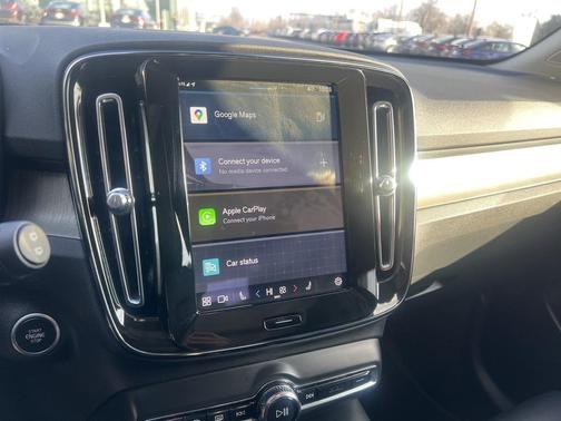 2025 Volvo XC40 B5 Plus Dark Theme