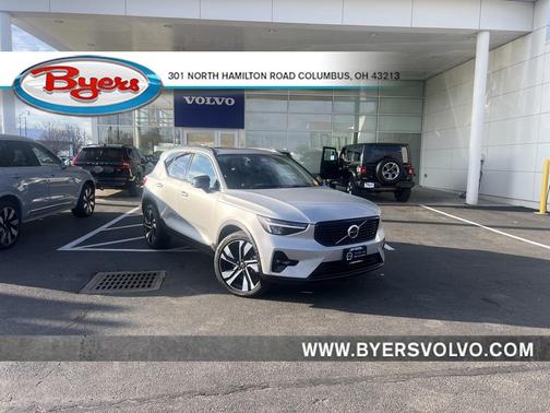 2025 Volvo XC40 B5 Plus Dark Theme