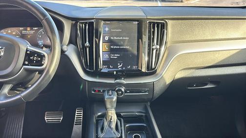 Onyx Black Metallic 2018 Volvo XC60 T5 R-Design