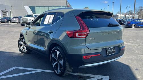 2025 Volvo XC40 B5 Plus Bright Theme