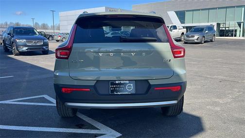 2025 Volvo XC40 B5 Plus Bright Theme