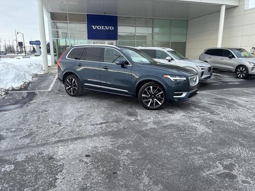 2023 Volvo XC90 B5 Plus
