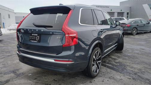 2023 Volvo XC90 B5 Plus