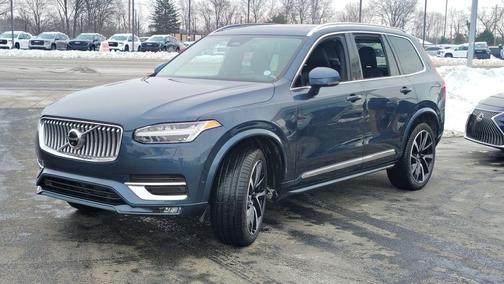 2023 Volvo XC90 B5 Plus