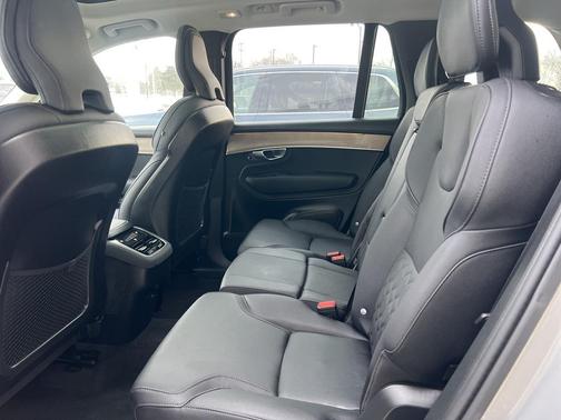 2025 Volvo XC90 B6 Plus 7-Seater