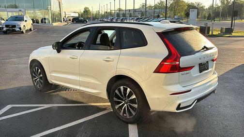 Crystal White Metallic 2025 Volvo XC60 B5 Plus