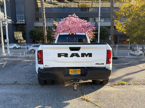 2025 RAM 3500 Tradesman Crew Cab 4x4 8' Box