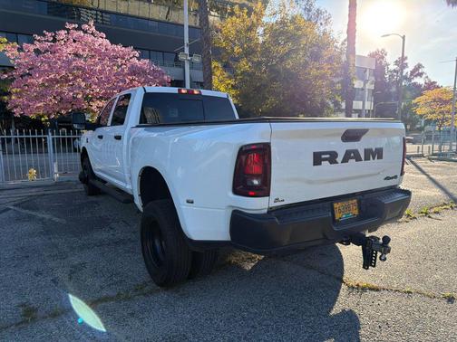 2025 RAM 3500 Tradesman Crew Cab 4x4 8' Box