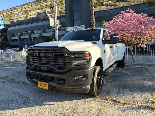 2025 RAM 3500 Tradesman Crew Cab 4x4 8' Box