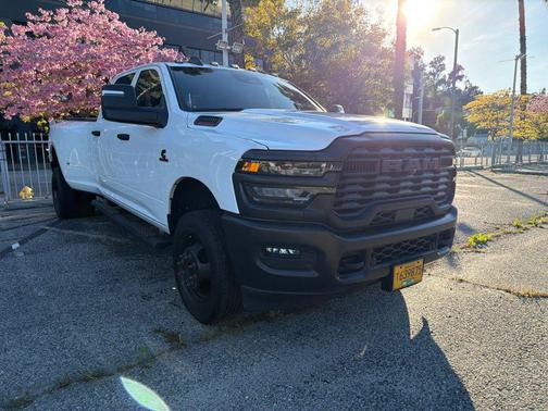2025 RAM 3500 Tradesman Crew Cab 4x4 8' Box