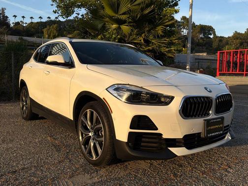 Alpine White 2023 BMW X2 sDrive28i