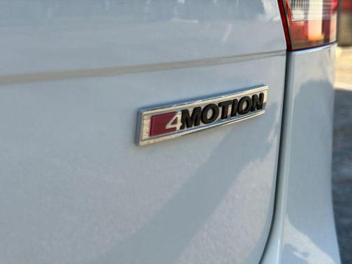 White 2021 Volkswagen Tiguan 2.0T SE