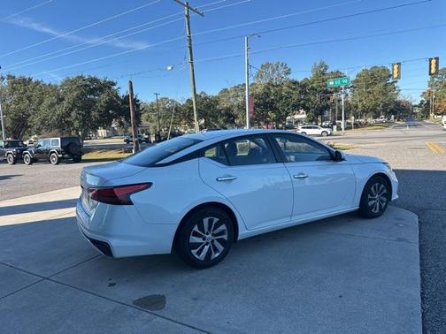 2022 Nissan Altima S FWD