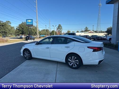 2022 Nissan Altima S FWD