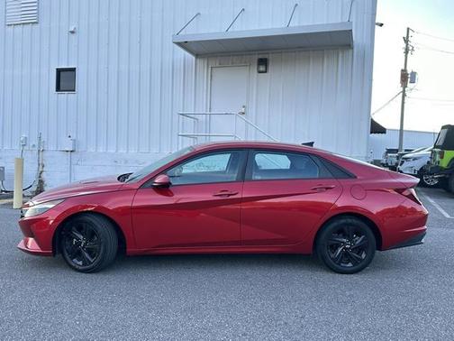 2022 Hyundai ELANTRA SEL