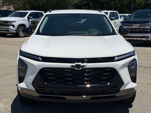Summit White 2026 Chevrolet Trax FWD ACTIV