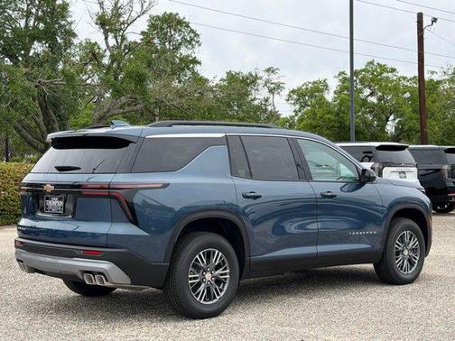 Lakeshore Blue Metallic 2026 Chevrolet Traverse LT
