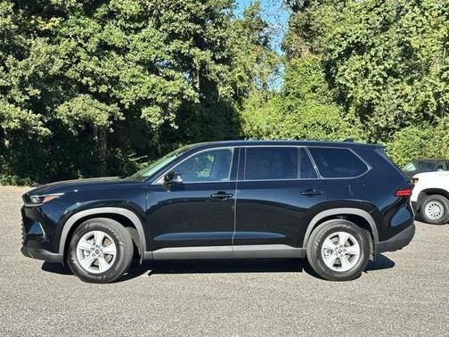 2025 Toyota Highlander LE