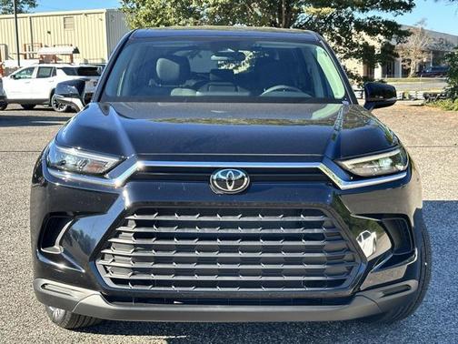 2025 Toyota Highlander LE