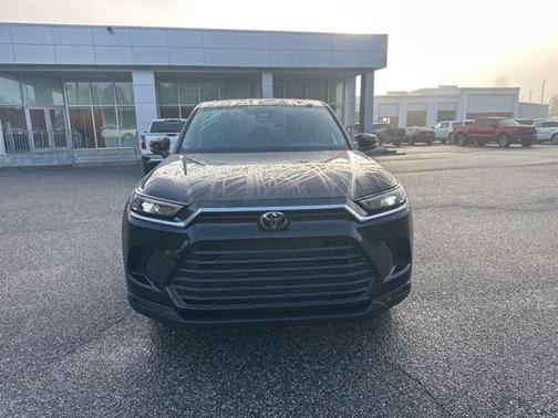 2025 Toyota Highlander LE