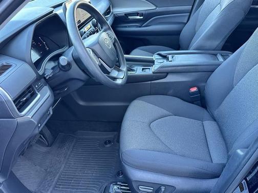 2025 Toyota Highlander LE