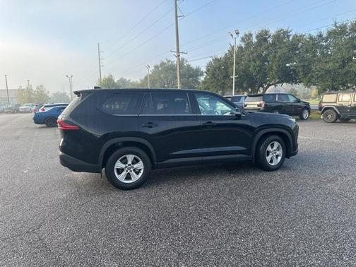 2025 Toyota Highlander LE