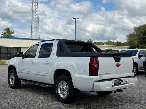 Summit White 2011 Chevrolet Avalanche 1500 LT